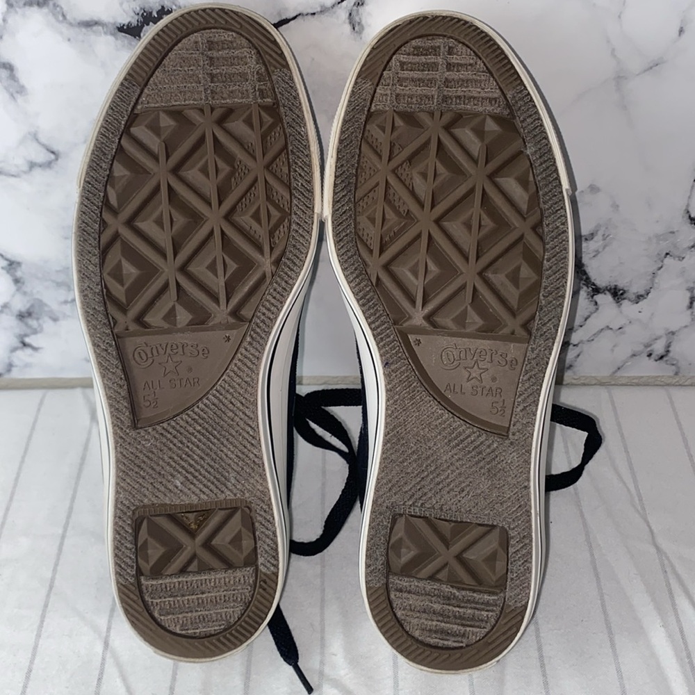 Converse Women's7.5 Black Effervescent With Classic White Trim - Picture 7 of 9